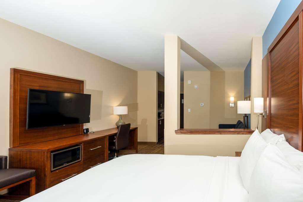 Comfort Suites سيدار بارك الغرفة الصورة
