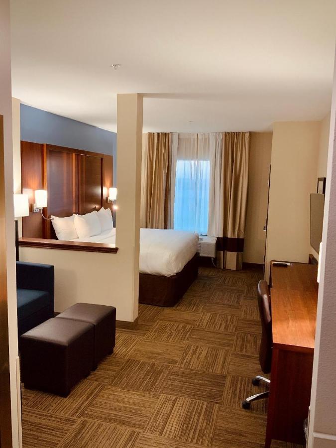 Comfort Suites سيدار بارك المظهر الخارجي الصورة