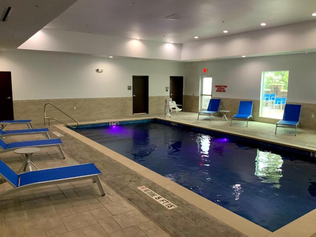 Comfort Suites سيدار بارك المظهر الخارجي الصورة